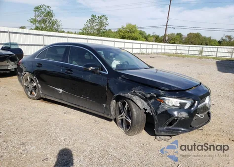 2019 Mercedes-Benz A 220 z USA, uszkodzony, nr VIN WDD3G4EB9KW019789